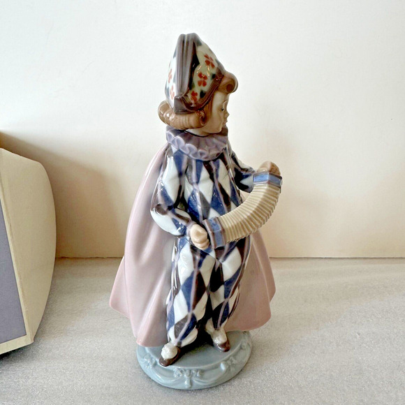 Lladro Concertina Boy 05695 Figurine Playing Accordian Jester Clown Figurine - Picture 6 of 10